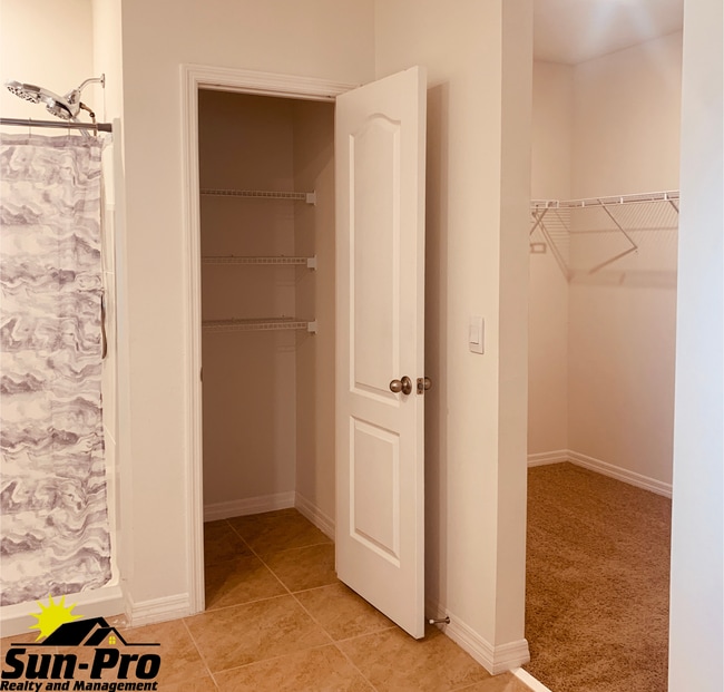 Building Photo - 2007 Glenbrooke Rd.