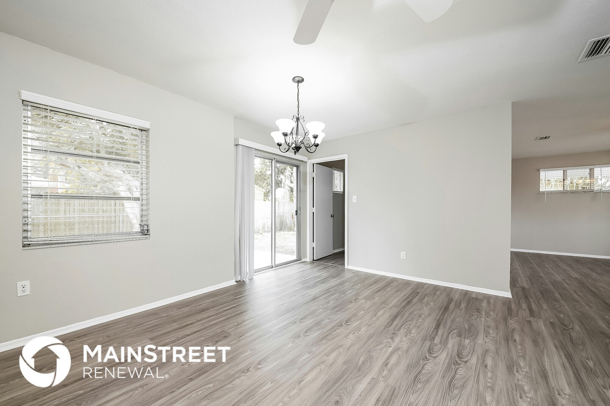 Building Photo - 744 Pineland Ave