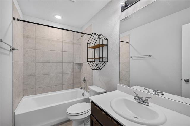 Building Photo - 2420 Canongate Dr