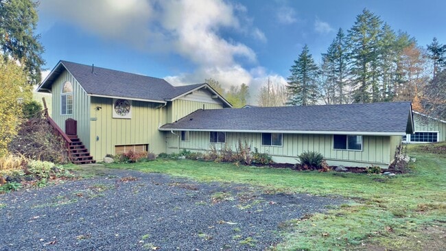 Building Photo - Lakefront Home at Summit Lake 3 Bedrooms w...