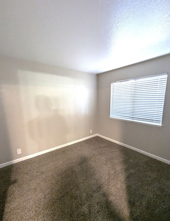 Building Photo - Fairview