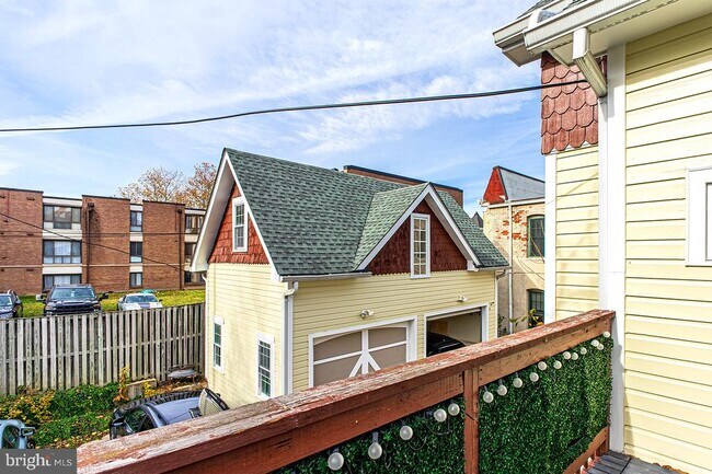 Building Photo - 3350 17th St NW