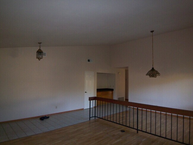 Building Photo - Charming 3Br/2Ba Single Story House W/3 Car Garage in Poway