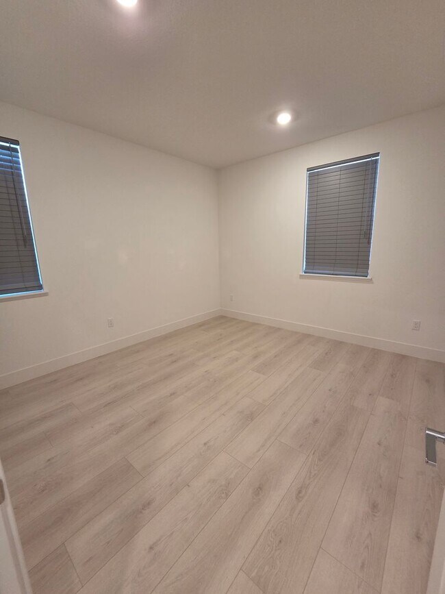 Building Photo - 2-Story 4Bx3.5B House Near Sky River Casino Available Now!!