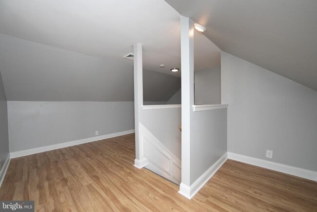 Building Photo - 605 Neck Rd
