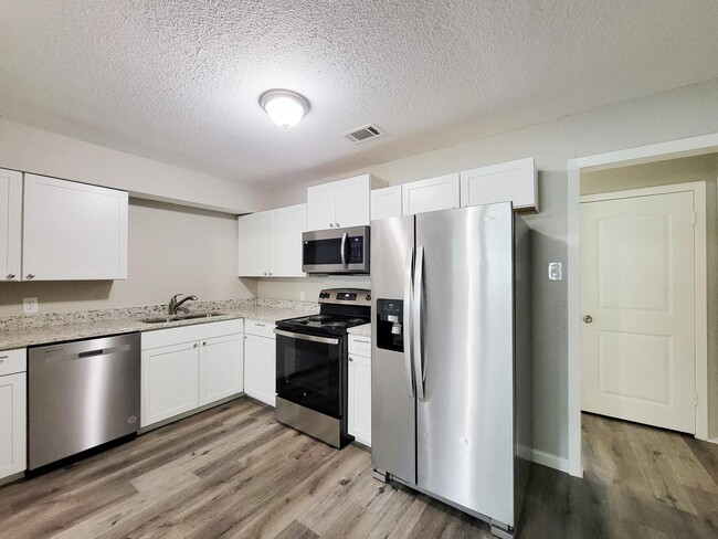 Building Photo - 5606 Willow Glen Dr