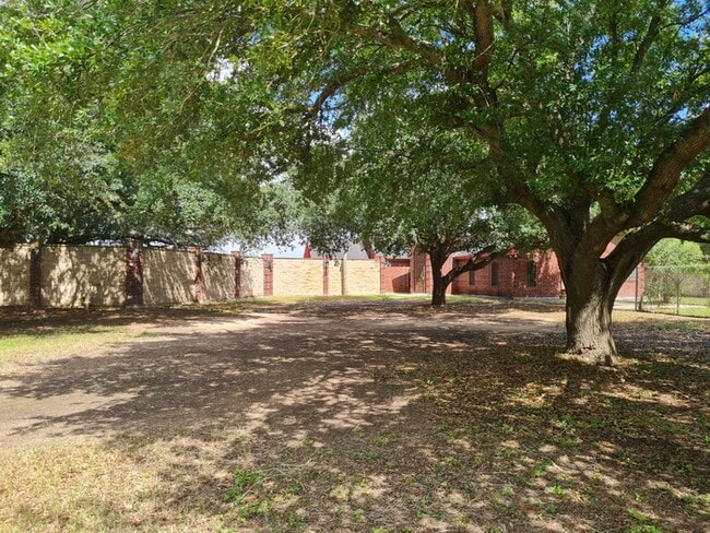 Building Photo - 21796 Stuart Place Rd