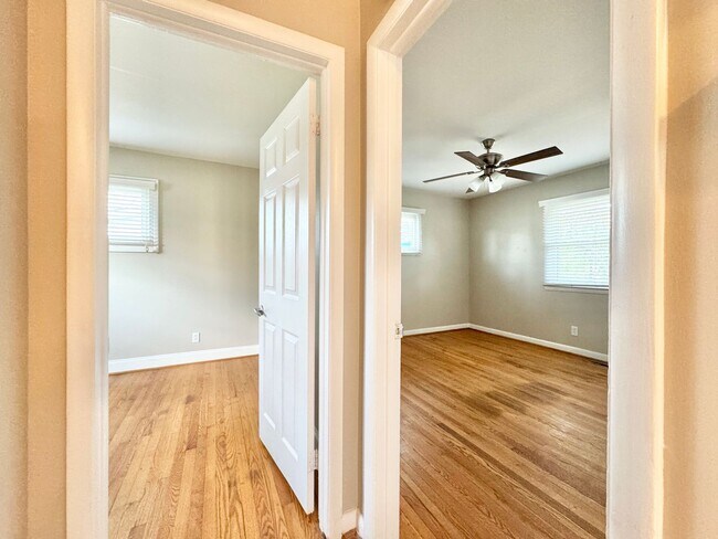 Building Photo - Charming 2BR with Refinished Hardwoods
