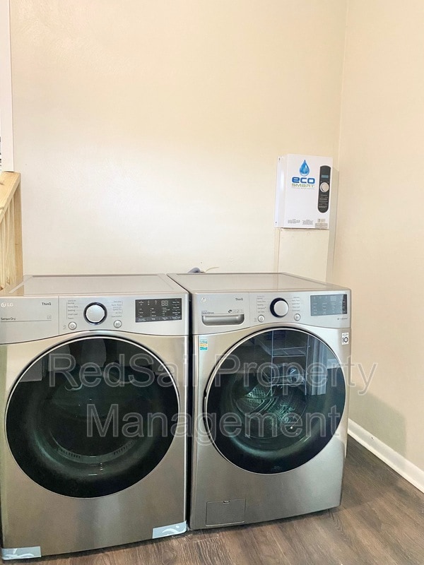 Building Photo - 37 Pennwood Dr