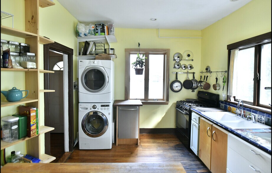Building Photo - 31 Trull St.