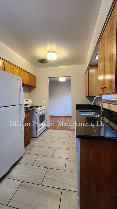 Building Photo - 215 SE 74th Ave