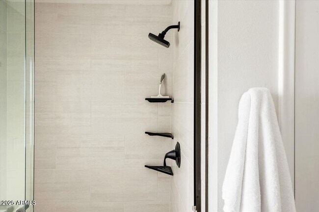 Building Photo - 6547 E Voltaire Ave