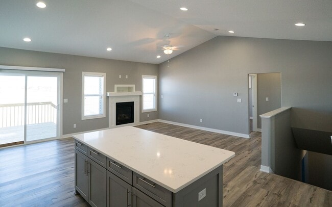 Building Photo - HUGE 4 Bed Home for Rent!
