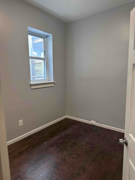 Building Photo - 2404 N Calvert St