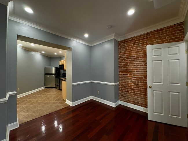 Building Photo - Charming 2Bed/2.5Bath in Washington Vilage - Extra Space in the Basement