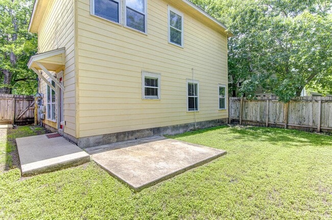 Building Photo - 1702 Singleton Ave