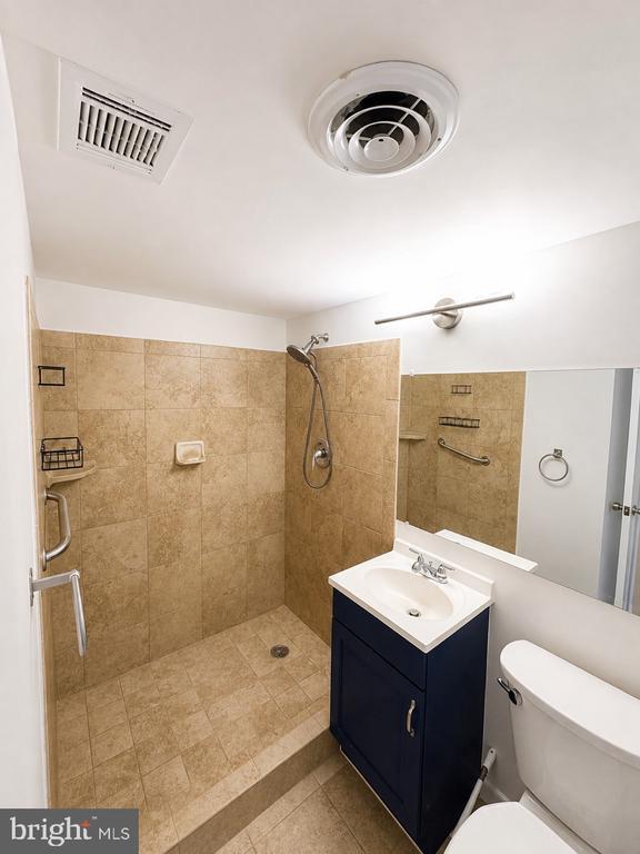 Building Photo - 7521 Spring Lake Dr