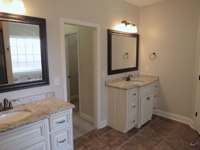 Building Photo - 110 Sandringham Ct