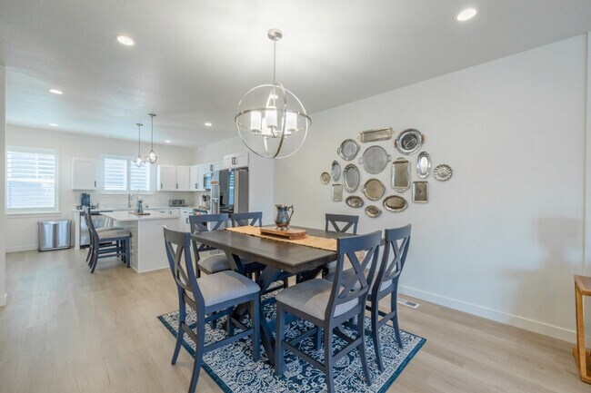 Building Photo - 408 S 680 E