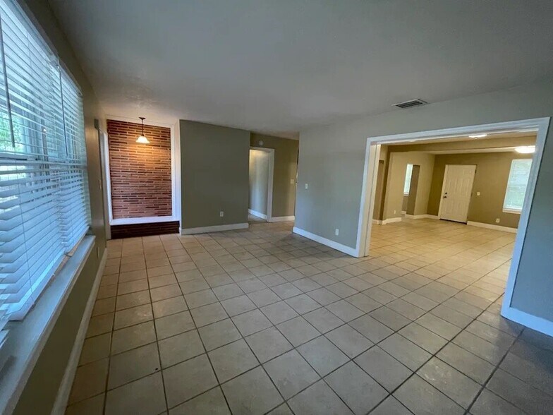 Building Photo - 107 Glen Ridge Ave