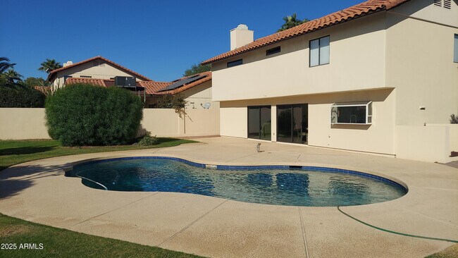 Building Photo - 459 E Marigold Ln