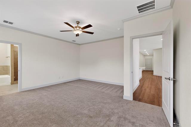 Building Photo - 560 Oak Crk Dr