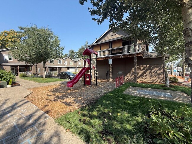Building Photo - 683 SE 197th Ave