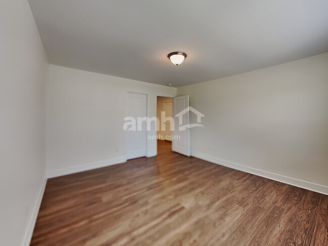 Building Photo - 460 Bluewater Dr