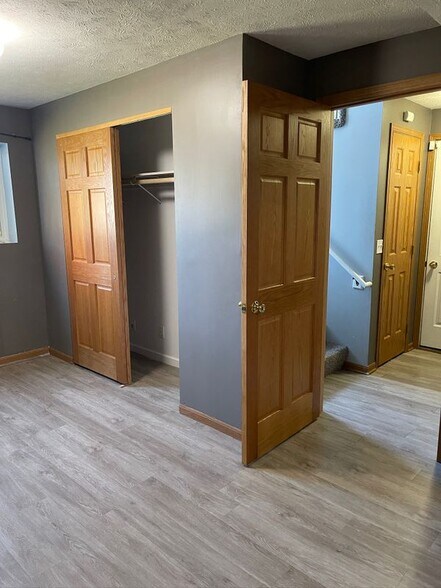 Building Photo - 7884 Redick Ave