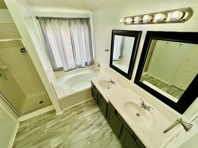 Building Photo - 3210 Blue Bonnet Dr