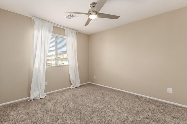 Building Photo - 7742 W Palm Ln