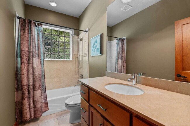 Building Photo - Luxurious 5-Bed Sanctuary with Scenic View...