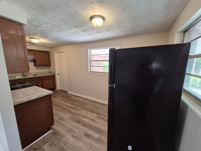 Building Photo - Charming 3 Bedroom Home With Covered Carport
