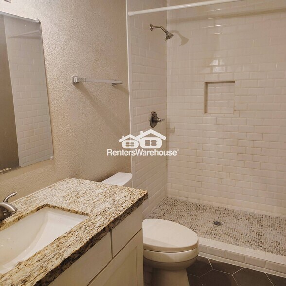 Building Photo - 358 W Hackamore Ave