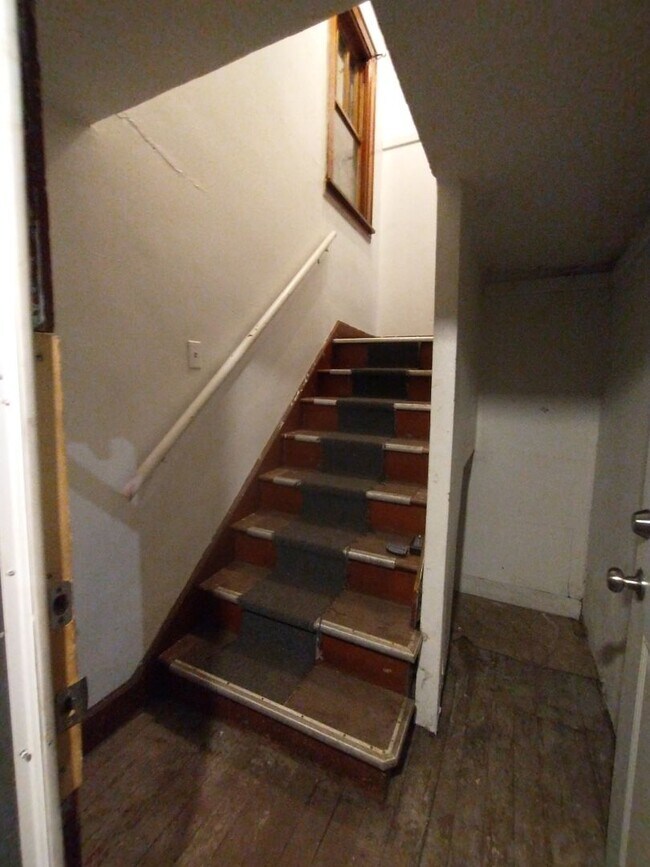 Building Photo - 724