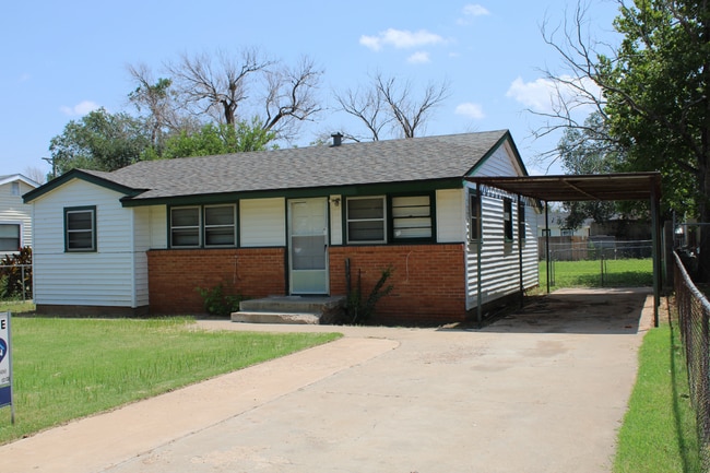 Primary Photo - cute 3/1 with Large Backyard