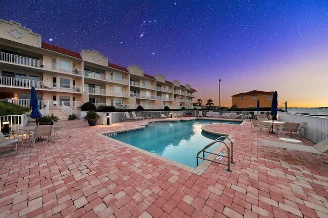 Building Photo - 157 Marine St