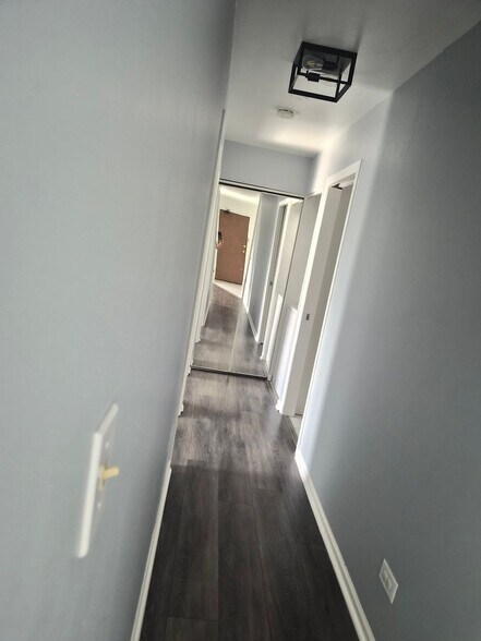 Building Photo - 1424 Stonebridge Cir