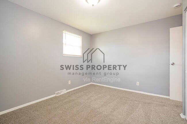 Building Photo - 1642 Marina Dr