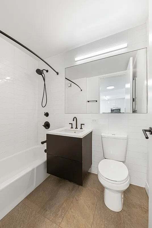 Building Photo - 250 E Houston St