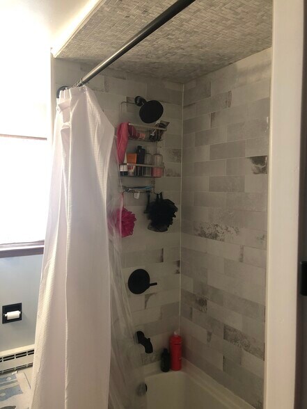 Building Photo - 27 Ashdown Rd