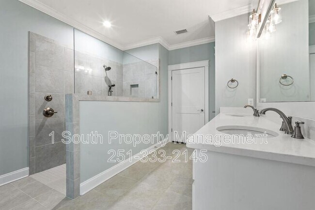 Building Photo - 925 Charleston Loop