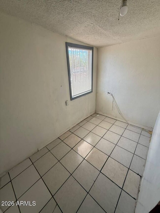 Building Photo - 834 5th St
