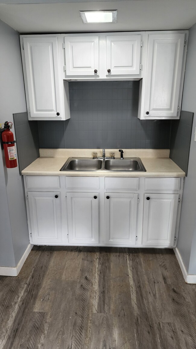 Building Photo - 2338 Elmwood Ave