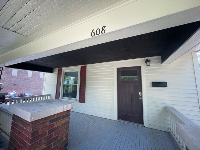 Building Photo - 3 Bedroom - 3.5 Bath