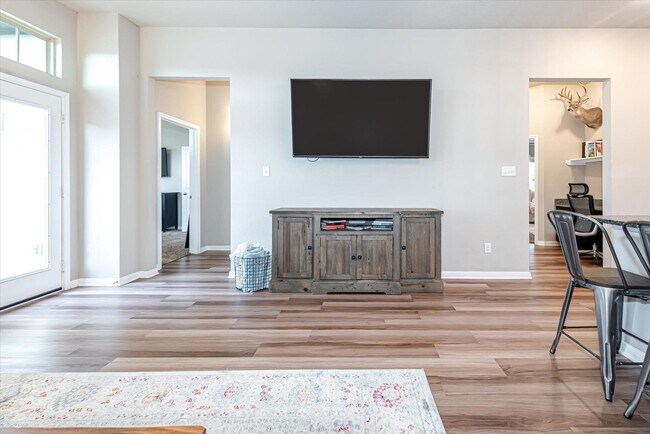 Building Photo - 155 Emery Oak Way