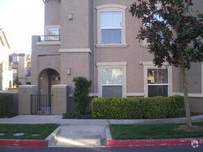 Building Photo - LUXURIOUS 1 STORY CONDO IN NATOMAS W/ ON-S...