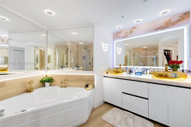 Building Photo - 848 Brickell Key Dr