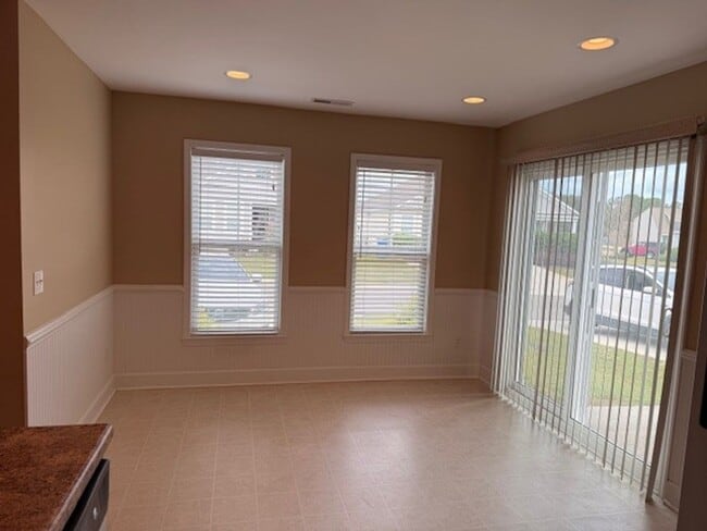 Building Photo - Home is located in Avendale-Rocky Point address but Topsail School District