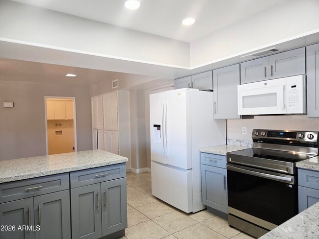 Building Photo - 5132 W Las Palmaritas Dr